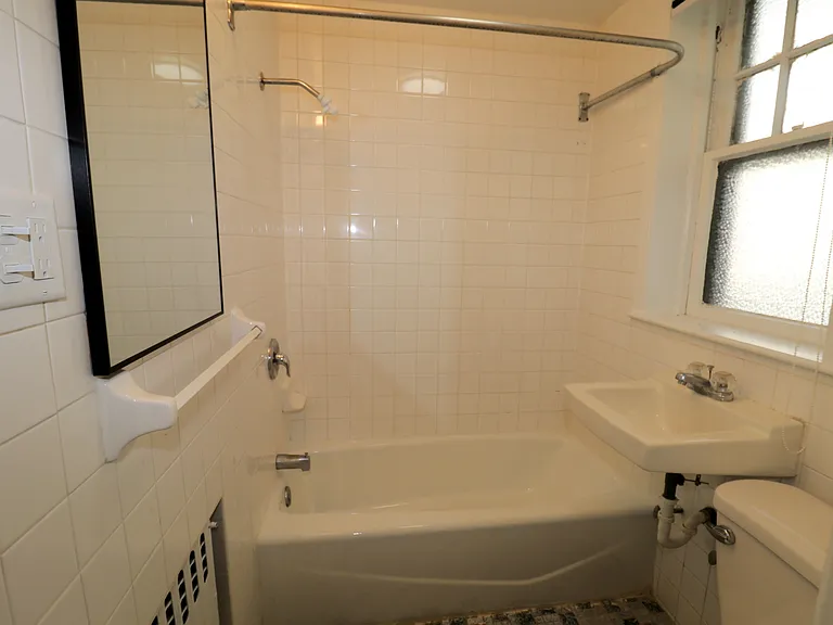 160-164 New York Ave #2 — Photo 12