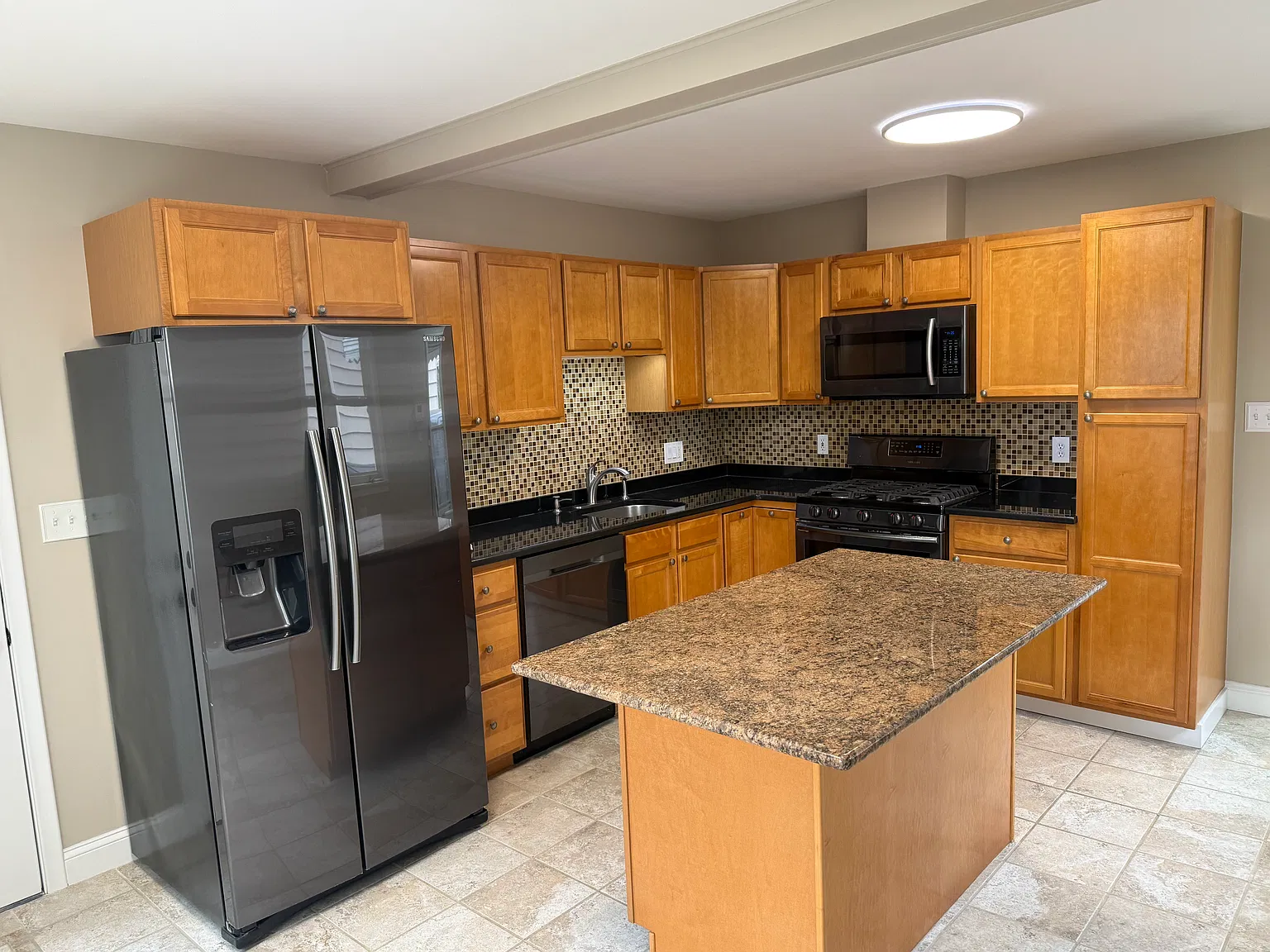 3 bed, 1035 sqft, $2,500 — Photo 4