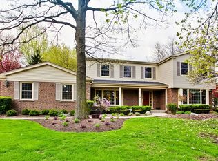 350 Red Barn Ln, Barrington, IL 60010