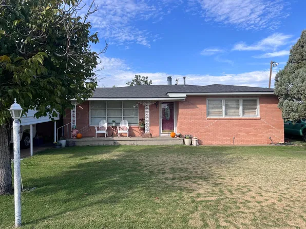 606 NW 3rd St, Happy, TX 79042