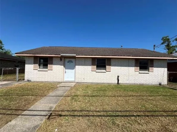 2712 Guerra Dr, Violet, LA 70092