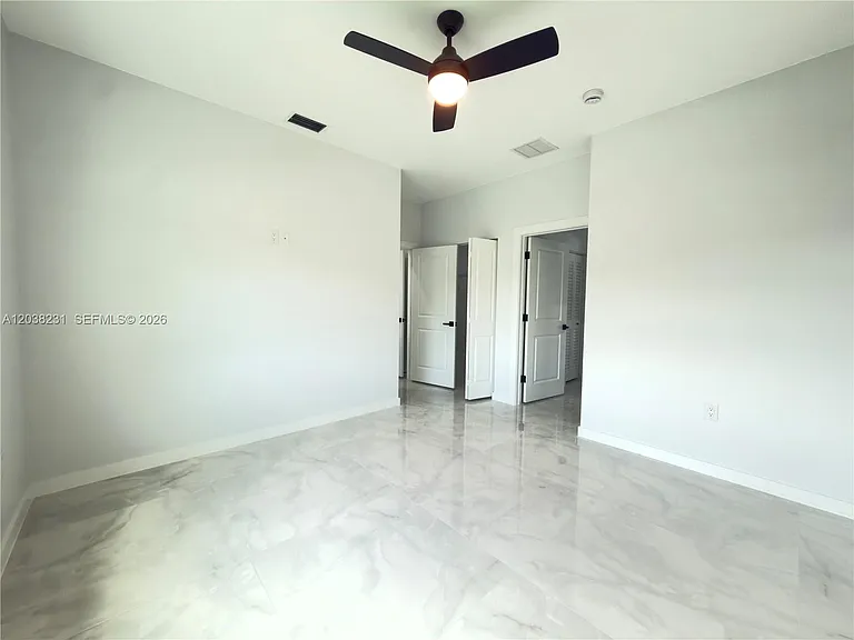 1111 Gunby Ave S — Photo 9