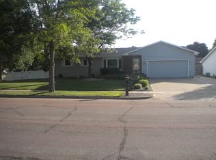 4313 S Glenview Rd, Sioux Falls, SD 57103