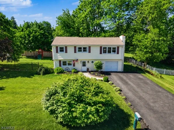 14 Bettino Dr, Ogdensburg Boro, NJ 07439