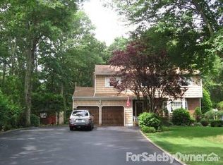 76 Raynor Rd, Ridge, NY 11961