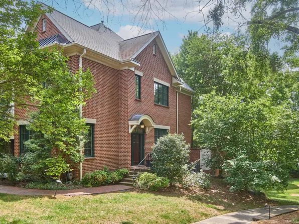 105 Village Gate Dr, Chapel Hill, NC 27514