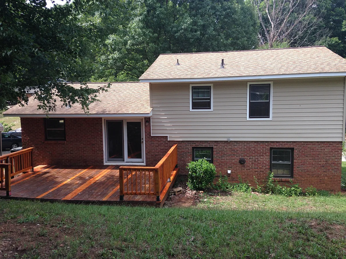 Building Photo - 2305 Lawrence Dr