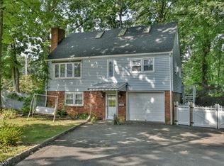 3 Woodlot Rd, Bloomingdale, NJ 07403