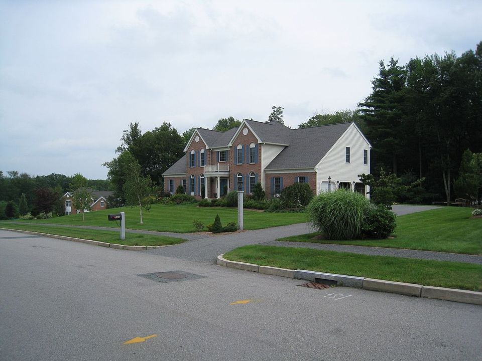 2nd image of 104 Fairview St