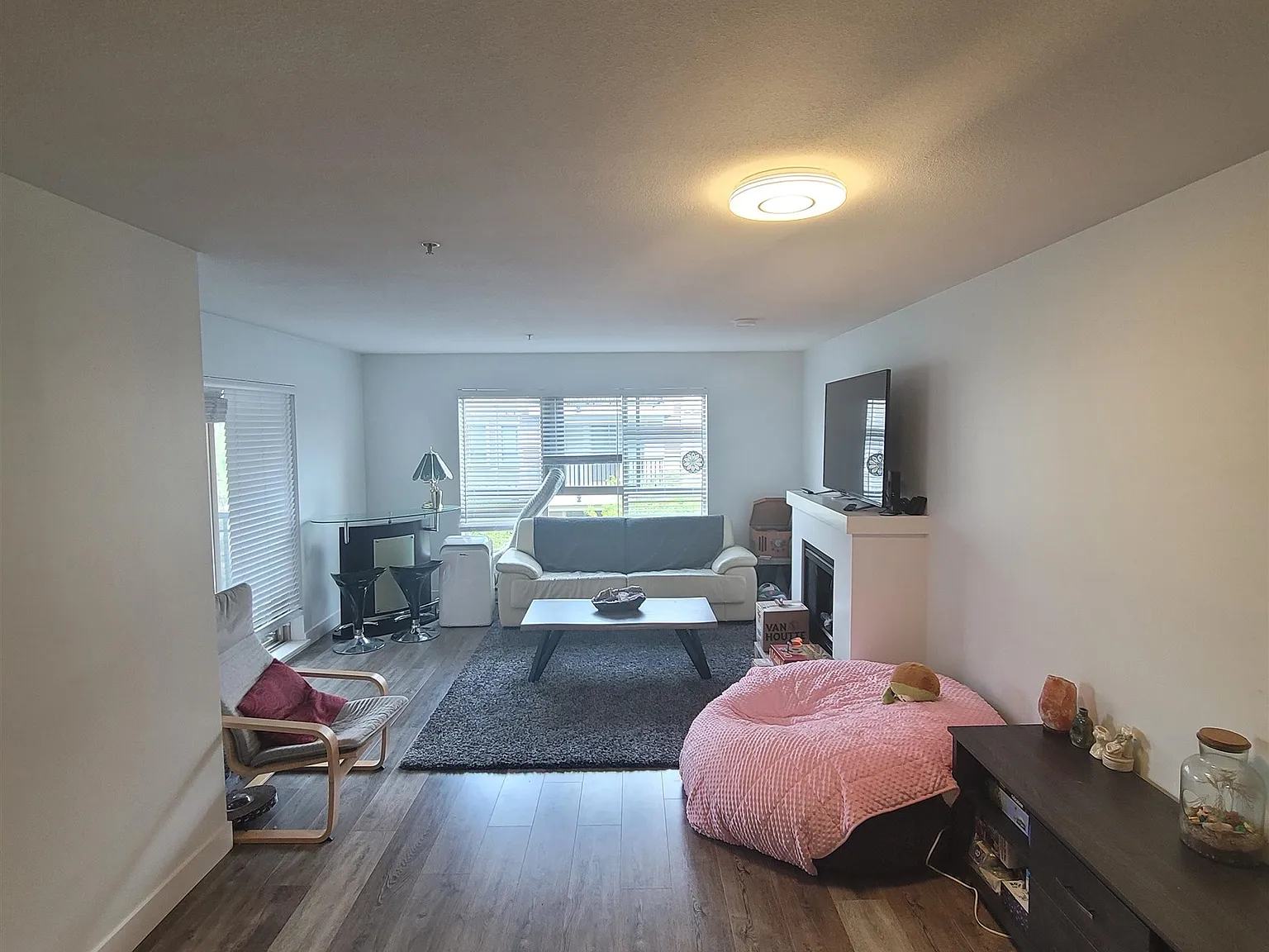 2 bed, 905 sqft, $2,650 — Photo 2