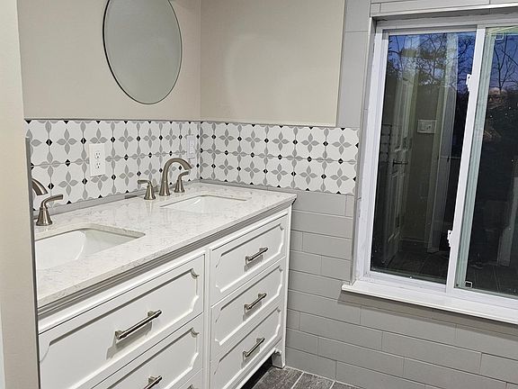 3rd image of 26 Tangier Dr