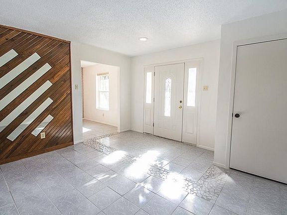 3rd image of 2247 Roundrock Dr