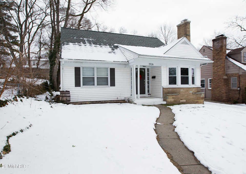 1st image of 1936 Oakfield Ave SE