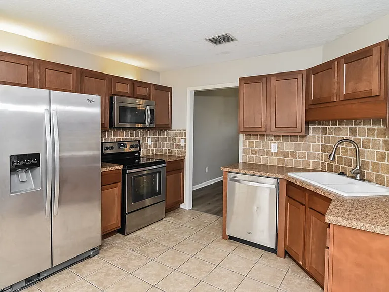 8255 Spencers Trace Dr — Photo 8