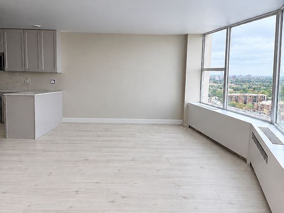 4th image of 5757 N Sheridan Rd APT 20G