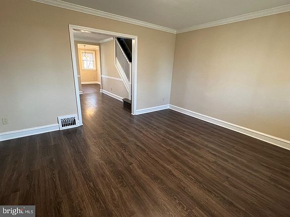 4th image of 211 W Roberts St
