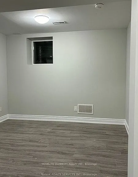 583 Queen Mary Dr #BASEMENT — Photo 4