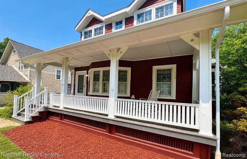 4 bed, 2.5 bath, 2606 sqft, $3,675 — Photo 2