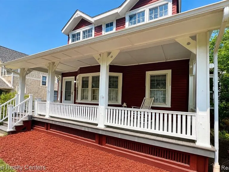 229 Linden St — Photo 2