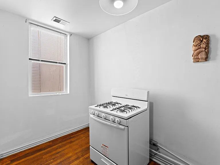 854 N High St #E — Photo 6