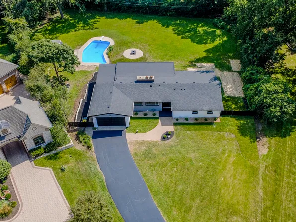 275 Goodridge Ter, Roselle, IL 60172