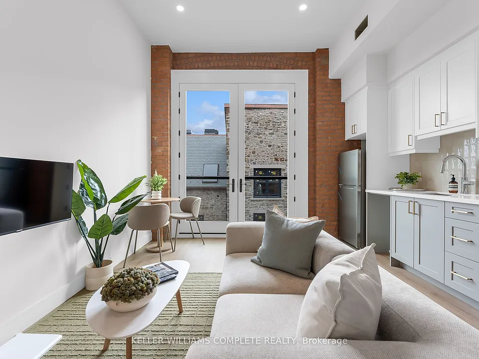56 York Blvd #204