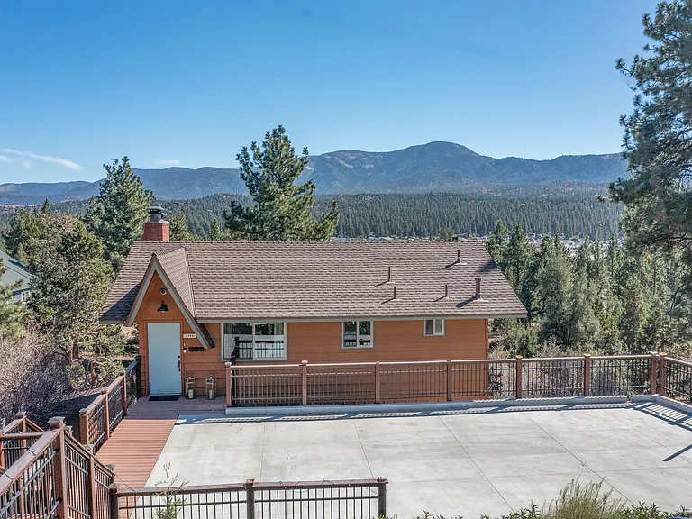1086 Whispering Forest Dr — Photo 29