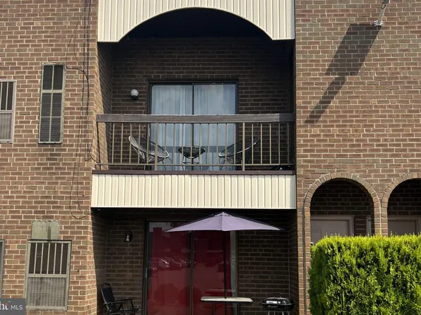 2727 Rhawn St, Philadelphia, PA 19152