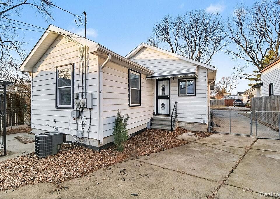 1st image of 1228 E Jarvis Ave