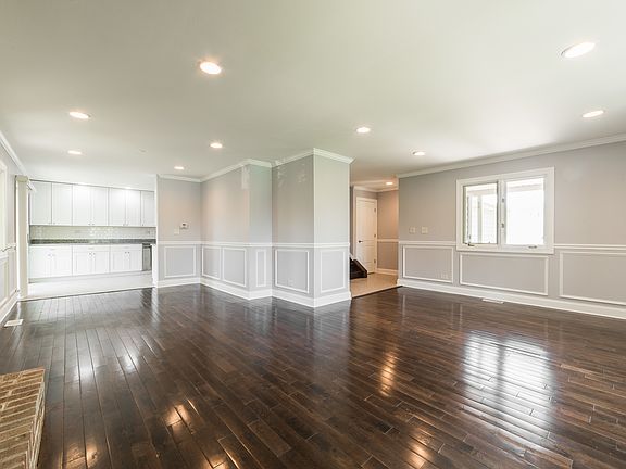 4th image of 685 London Sq