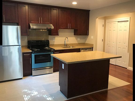2nd image of 7 Garden Ct APT 3