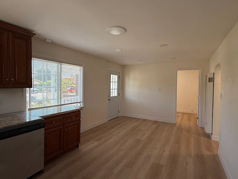 13911 Sherwood St — Photo 2