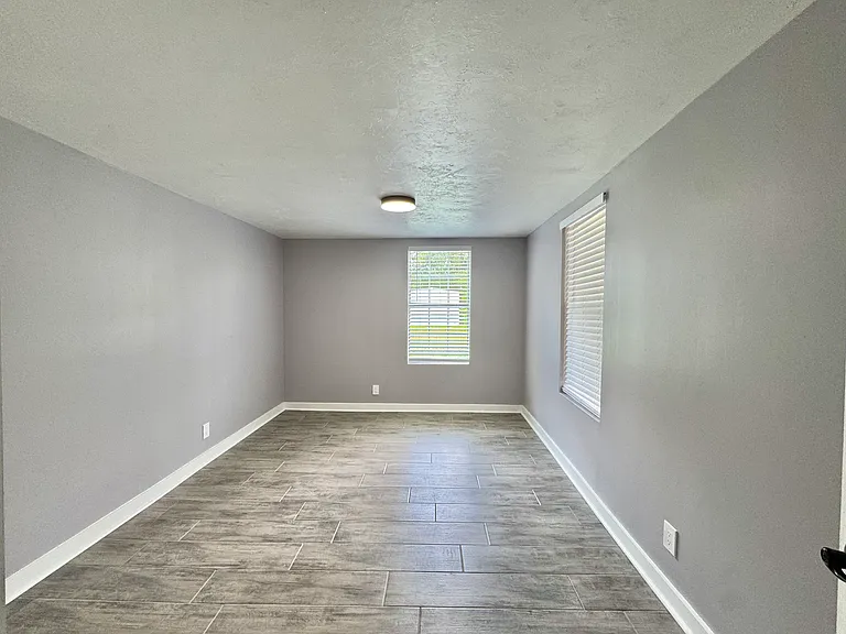 2144 Westchester Dr — Photo 16