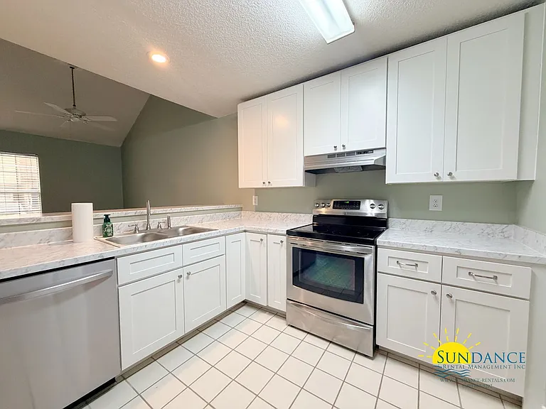 946 Ashley Ln #B — Photo 5