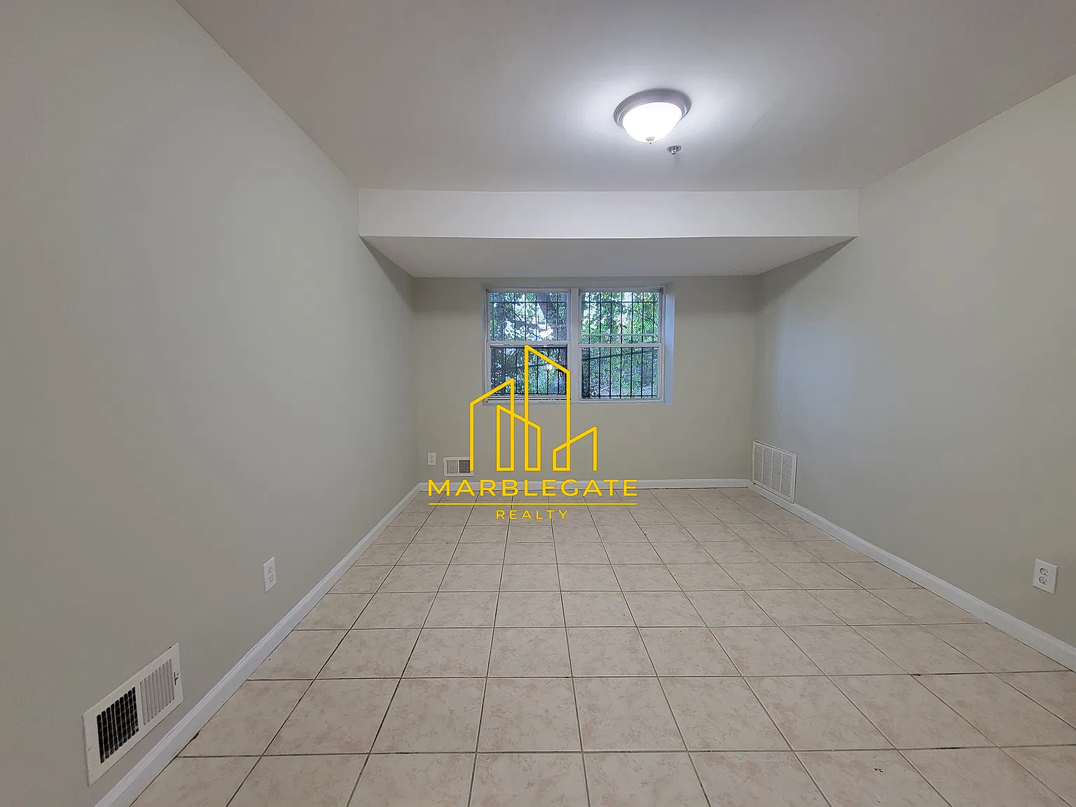 2 bed, 850 sqft, $2,050 — Photo 2