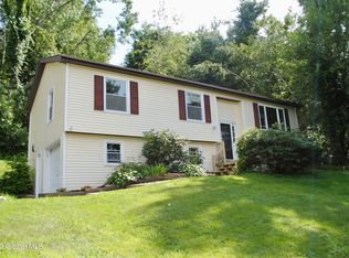 318 Plank Rd, Troy, NY 12182
