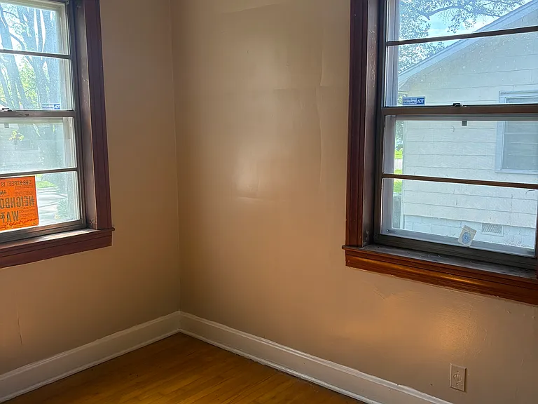 221 20th St SW — Photo 5