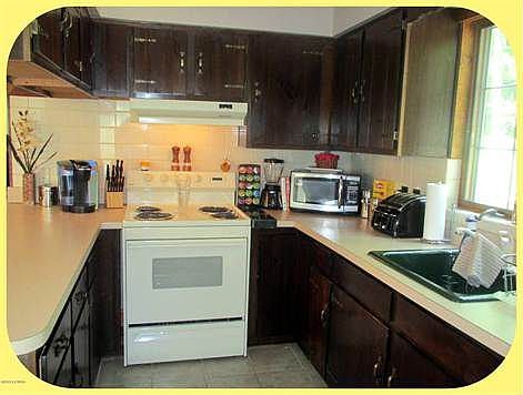 Lots of counter & cabinet space