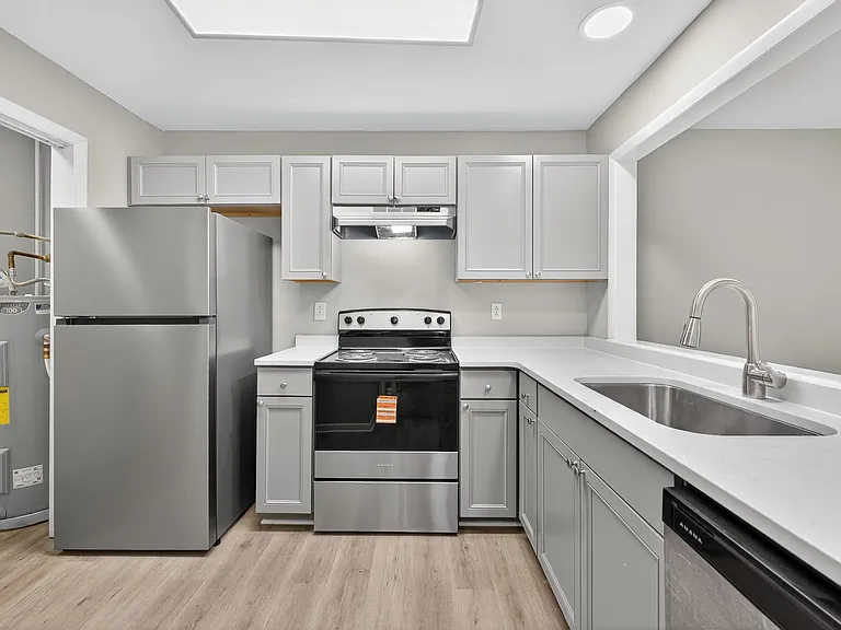 The Grove Apartments — Photo 35