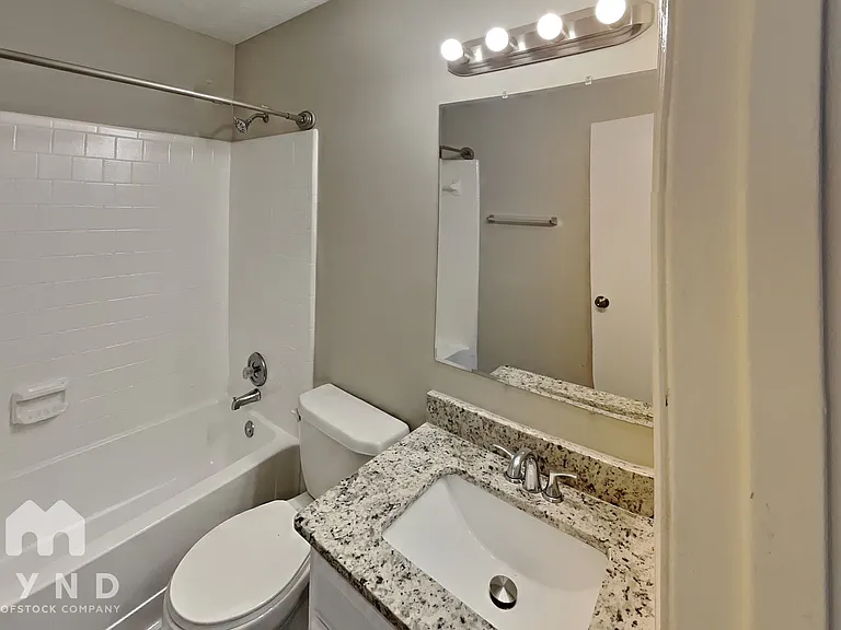 2139 Victoria Pl — Photo 18