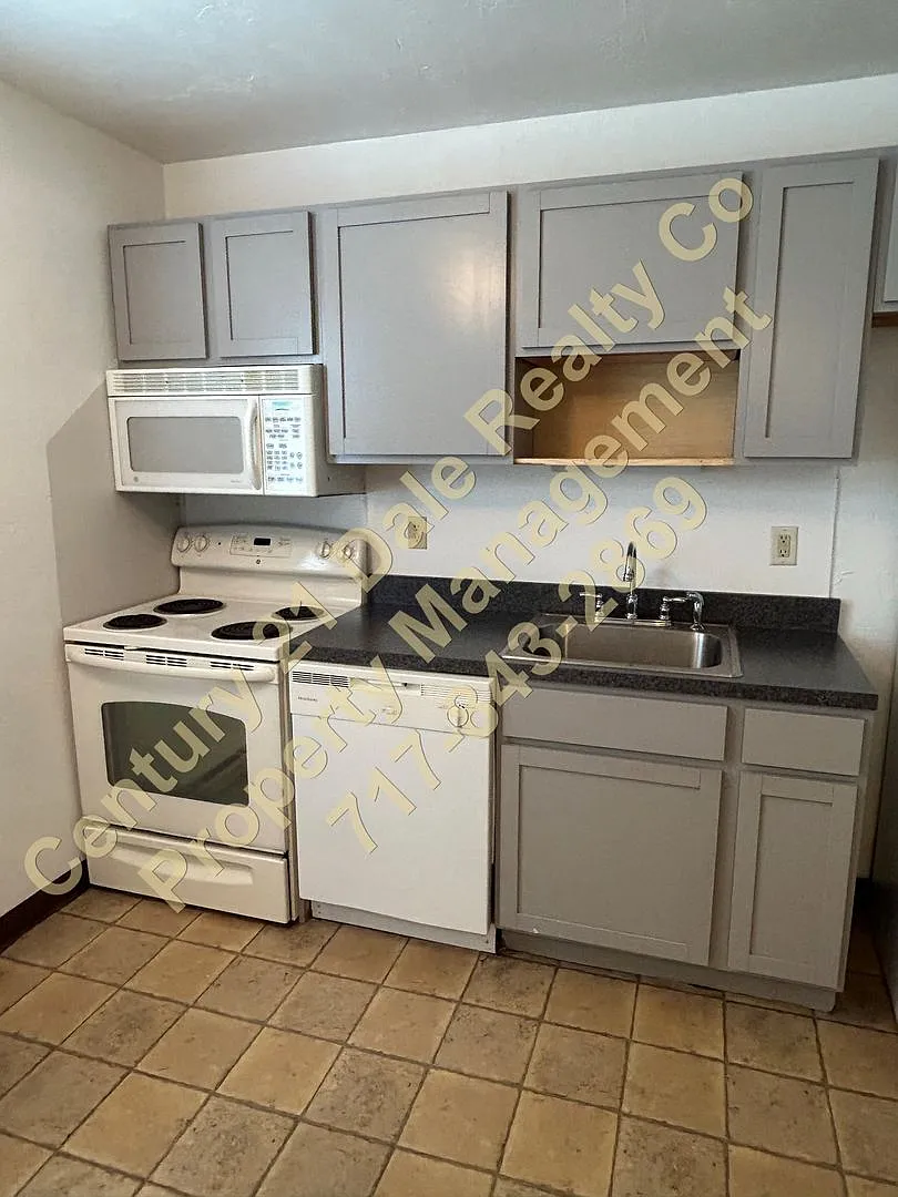 2 BR, 1.5 Bath in West York School District — Photo 4