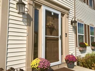 2138 Hunters Ln, Grafton, WI 53024