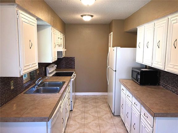 4th image of 3605 Wildwood Pl