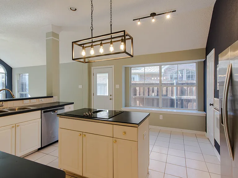 9321 Western Trl — Photo 6