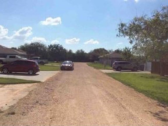 Exterior Neighborhood (street photo)
