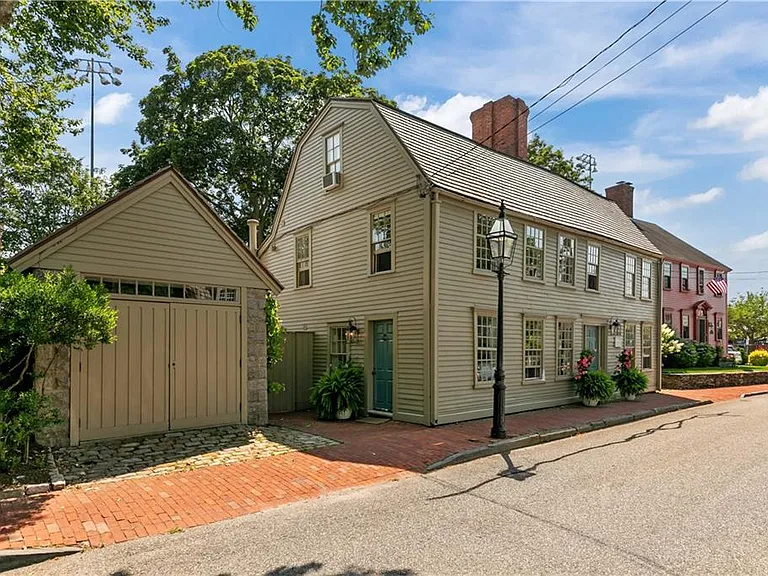 22 Bridge St — Photo 1