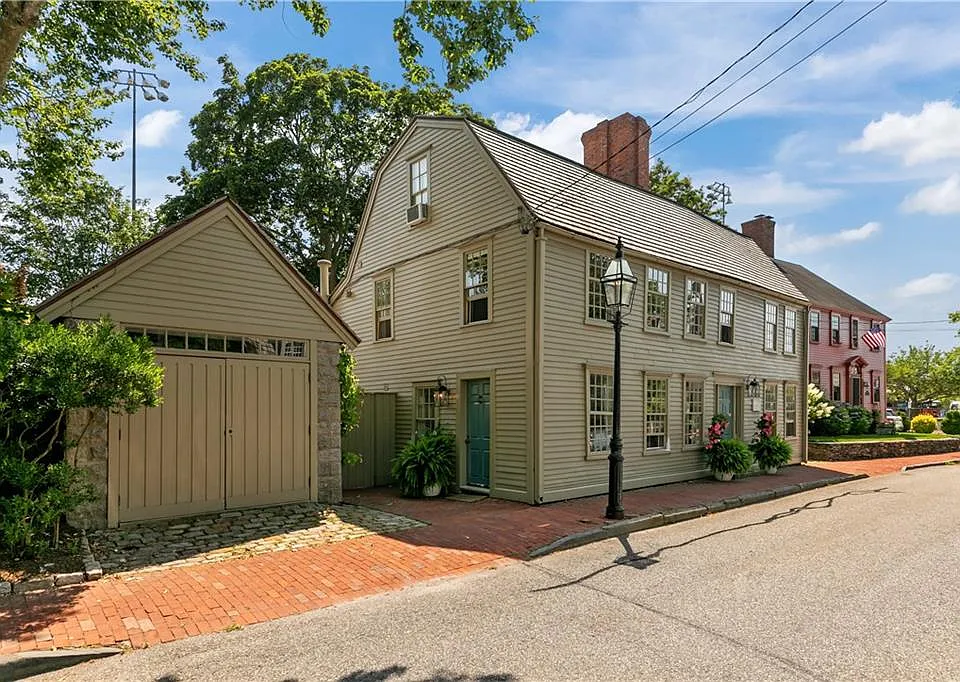 22 Bridge St