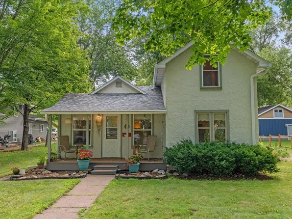 214 7th St, River Falls, WI 54022