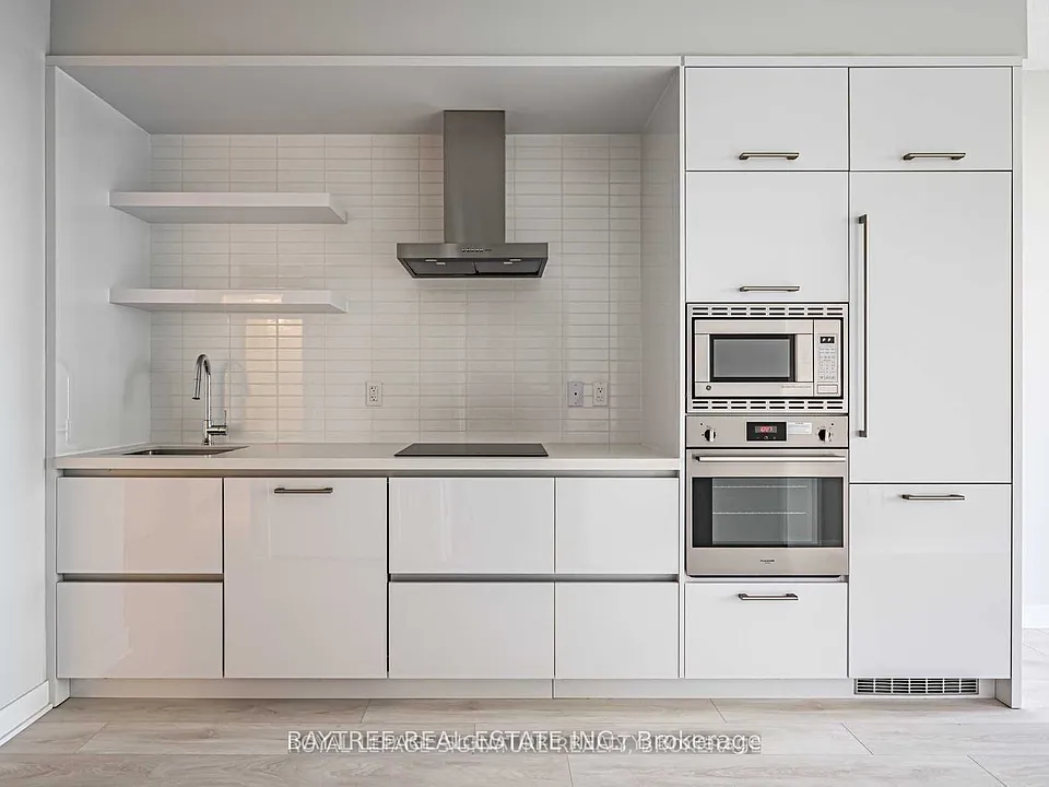 2221 Yonge St #2710