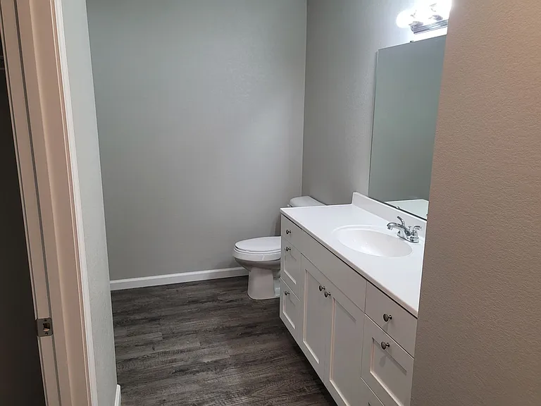 Creekside Apartments — Photo 52